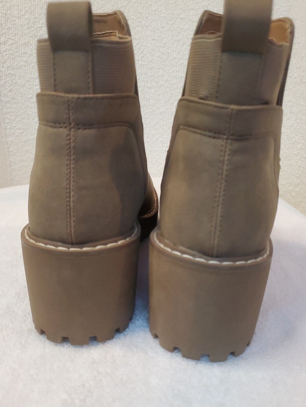 DV by Dolce Vita Women's Rancher Wedge Platform Taupe Brown Boot Size 7 Slip On - Picture 4 of 9